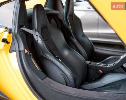 Желтый МакЛарен МП4, объемом двигателя 3.8 л и пробегом 26 тыс. км за 150000 $, фото 2 на Automoto.ua