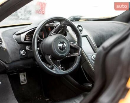 Желтый МакЛарен МП4, объемом двигателя 3.8 л и пробегом 26 тыс. км за 150000 $, фото 4 на Automoto.ua