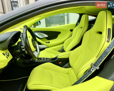 Желтый МакЛарен GT, объемом двигателя 3.99 л и пробегом 38 тыс. км за 180000 $, фото 39 на Automoto.ua