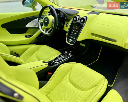 Желтый МакЛарен GT, объемом двигателя 3.99 л и пробегом 38 тыс. км за 180000 $, фото 38 на Automoto.ua