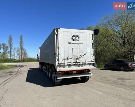 Красный Менчи СА, объемом двигателя 0 л и пробегом 100 тыс. км за 23500 $, фото 5 на Automoto.ua