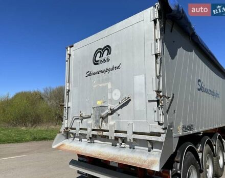 Красный Менчи СА, объемом двигателя 0 л и пробегом 100 тыс. км за 23500 $, фото 25 на Automoto.ua