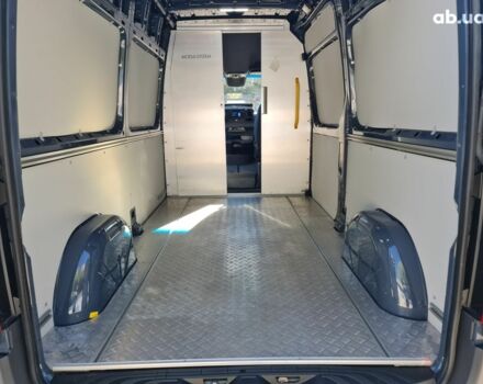 Синий Мерседес 131, объемом двигателя 2.2 л и пробегом 50 тыс. км за 30000 $, фото 6 на Automoto.ua