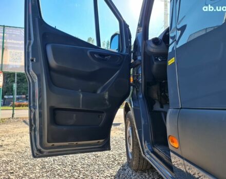 Синий Мерседес 131, объемом двигателя 2.2 л и пробегом 50 тыс. км за 30000 $, фото 8 на Automoto.ua