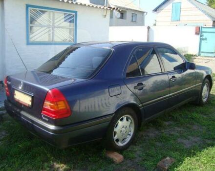 Синий Мерседес 1838, объемом двигателя 2.2 л и пробегом 235 тыс. км за 9400 $, фото 1 на Automoto.ua