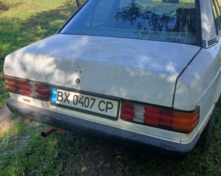 Белый Мерседес 190, объемом двигателя 2 л и пробегом 300 тыс. км за 850 $, фото 3 на Automoto.ua