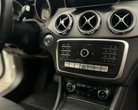 Білий Мерседес 190, об'ємом двигуна 1.6 л та пробігом 146 тис. км за 21500 $, фото 4 на Automoto.ua