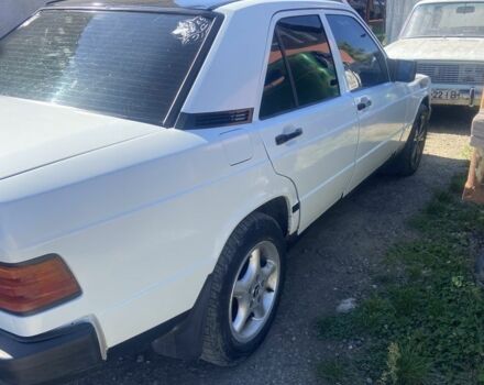 Белый Мерседес 190, объемом двигателя 2 л и пробегом 374 тыс. км за 1650 $, фото 4 на Automoto.ua