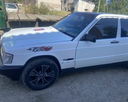 Белый Мерседес 190, объемом двигателя 2 л и пробегом 374 тыс. км за 1650 $, фото 6 на Automoto.ua