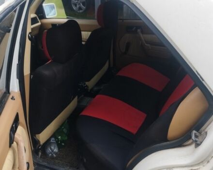 Белый Мерседес 190, объемом двигателя 2 л и пробегом 500 тыс. км за 1300 $, фото 5 на Automoto.ua