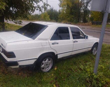 Белый Мерседес 190, объемом двигателя 2 л и пробегом 500 тыс. км за 1300 $, фото 2 на Automoto.ua