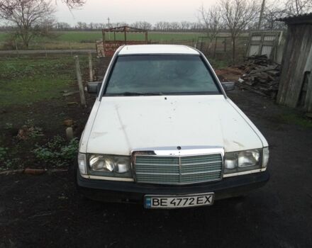 Белый Мерседес 190, объемом двигателя 2 л и пробегом 549 тыс. км за 1183 $, фото 5 на Automoto.ua