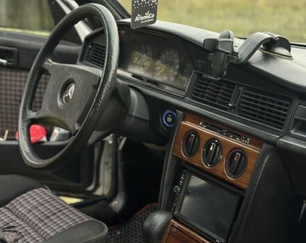Білий Мерседес 190, об'ємом двигуна 2 л та пробігом 3 тис. км за 2200 $, фото 4 на Automoto.ua