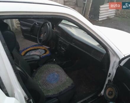 Білий Мерседес 190, об'ємом двигуна 2 л та пробігом 549 тис. км за 1183 $, фото 1 на Automoto.ua