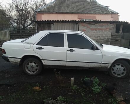 Белый Мерседес 190, объемом двигателя 2 л и пробегом 549 тыс. км за 1183 $, фото 1 на Automoto.ua