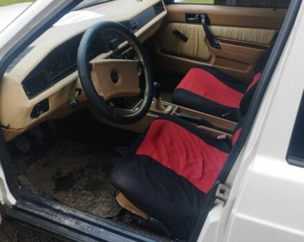 Белый Мерседес 190, объемом двигателя 2 л и пробегом 500 тыс. км за 1300 $, фото 4 на Automoto.ua