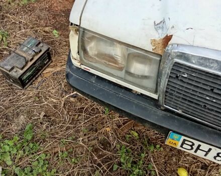 Білий Мерседес 190, об'ємом двигуна 2 л та пробігом 120 тис. км за 716 $, фото 2 на Automoto.ua