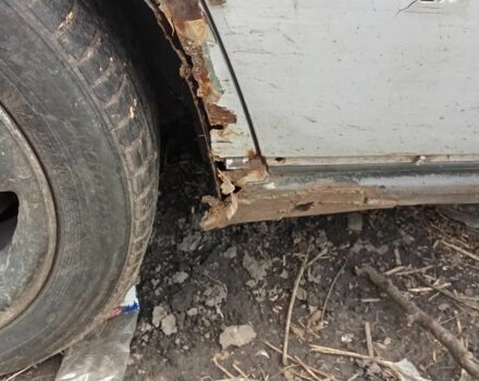 Білий Мерседес 190, об'ємом двигуна 2 л та пробігом 120 тис. км за 716 $, фото 1 на Automoto.ua