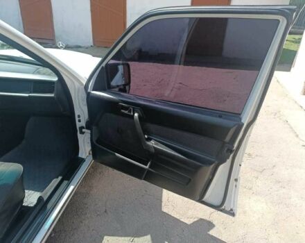 Белый Мерседес 190, объемом двигателя 2.3 л и пробегом 270 тыс. км за 2400 $, фото 19 на Automoto.ua
