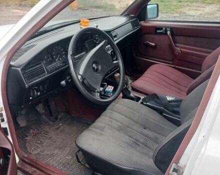 Белый Мерседес 190, объемом двигателя 2 л и пробегом 501 тыс. км за 1750 $, фото 6 на Automoto.ua