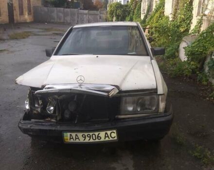 Белый Мерседес 190, объемом двигателя 2 л и пробегом 250 тыс. км за 650 $, фото 9 на Automoto.ua