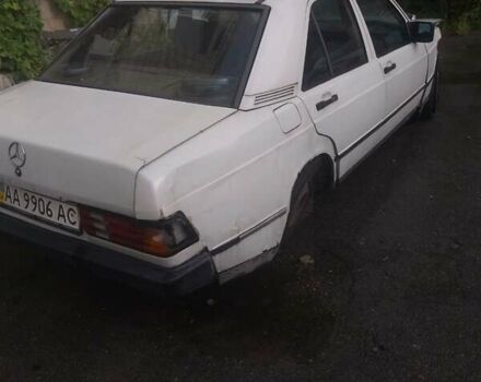 Белый Мерседес 190, объемом двигателя 2 л и пробегом 250 тыс. км за 650 $, фото 2 на Automoto.ua