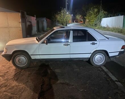 Білий Мерседес 190, об'ємом двигуна 2 л та пробігом 400 тис. км за 1100 $, фото 1 на Automoto.ua