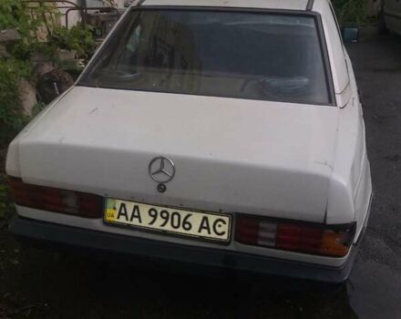 Белый Мерседес 190, объемом двигателя 2 л и пробегом 250 тыс. км за 650 $, фото 5 на Automoto.ua