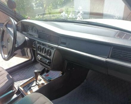 Белый Мерседес 190, объемом двигателя 2.3 л и пробегом 270 тыс. км за 2400 $, фото 14 на Automoto.ua