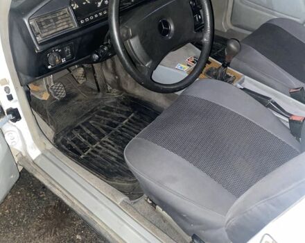 Білий Мерседес 190, об'ємом двигуна 2 л та пробігом 400 тис. км за 1100 $, фото 5 на Automoto.ua