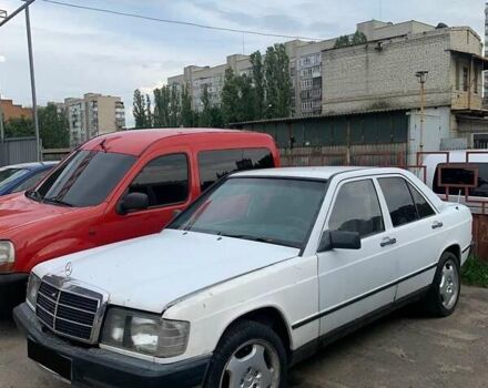 Білий Мерседес 190, об'ємом двигуна 2.6 л та пробігом 420 тис. км за 2200 $, фото 2 на Automoto.ua