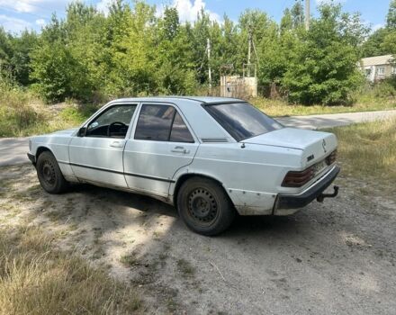 Белый Мерседес 190, объемом двигателя 2 л и пробегом 250 тыс. км за 600 $, фото 4 на Automoto.ua