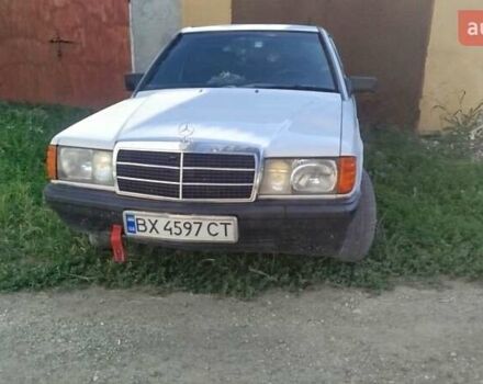 Білий Мерседес 190, об'ємом двигуна 2 л та пробігом 400 тис. км за 1557 $, фото 2 на Automoto.ua