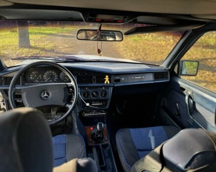 Білий Мерседес 190, об'ємом двигуна 2 л та пробігом 69 тис. км за 1350 $, фото 11 на Automoto.ua