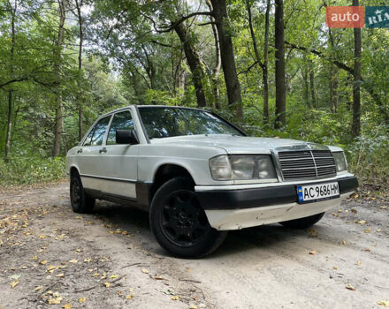 Белый Мерседес 190, объемом двигателя 2.3 л и пробегом 450 тыс. км за 3000 $, фото 1 на Automoto.ua