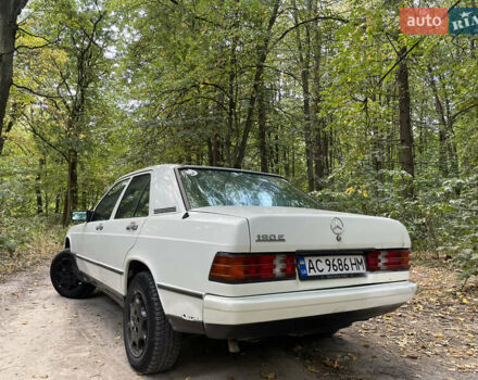 Белый Мерседес 190, объемом двигателя 2.3 л и пробегом 450 тыс. км за 3000 $, фото 3 на Automoto.ua