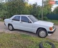 Белый Мерседес 190, объемом двигателя 2 л и пробегом 280 тыс. км за 2300 $, фото 1 на Automoto.ua