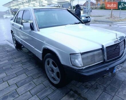 Белый Мерседес 190, объемом двигателя 2 л и пробегом 312 тыс. км за 950 $, фото 2 на Automoto.ua