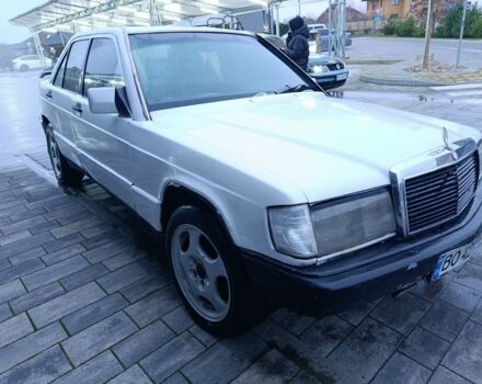 Белый Мерседес 190, объемом двигателя 2 л и пробегом 312 тыс. км за 950 $, фото 4 на Automoto.ua