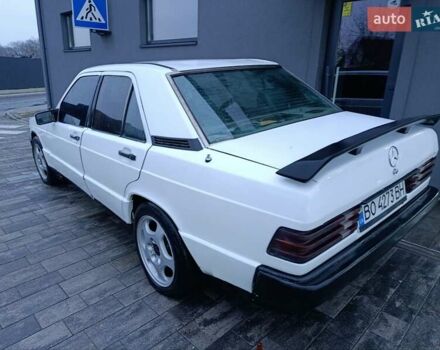 Белый Мерседес 190, объемом двигателя 2 л и пробегом 312 тыс. км за 950 $, фото 4 на Automoto.ua