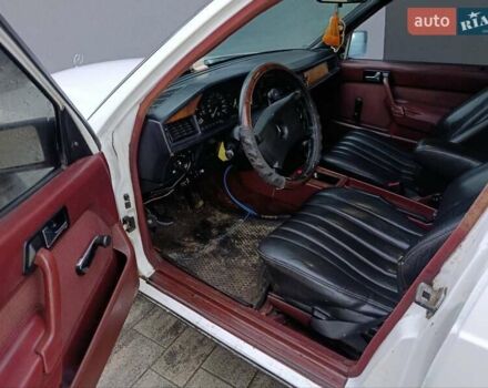 Белый Мерседес 190, объемом двигателя 2 л и пробегом 312 тыс. км за 950 $, фото 5 на Automoto.ua