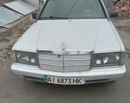 Белый Мерседес 190, объемом двигателя 2 л и пробегом 300 тыс. км за 2000 $, фото 1 на Automoto.ua