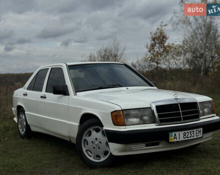 Белый Мерседес 190, объемом двигателя 2 л и пробегом 379 тыс. км за 2200 $, фото 1 на Automoto.ua