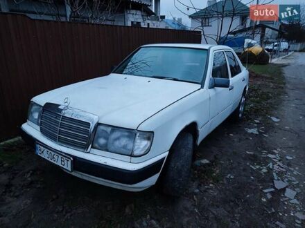 Белый Мерседес 190, объемом двигателя 2 л и пробегом 540 тыс. км за 1450 $, фото 1 на Automoto.ua