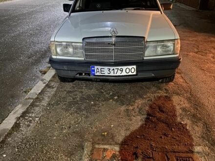 Мерседес 190 1986 в Днепре (Днепропетровске) на Automoto.ua Белый Мерседес 190, объемом двигателя 2 л и пробегом 400 тыс. км за 1100 $, фото 1 на Automoto.ua