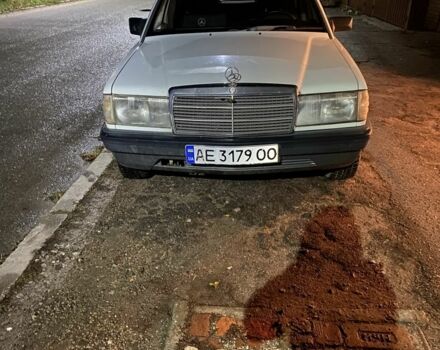 Белый Мерседес 190, объемом двигателя 2 л и пробегом 400 тыс. км за 1100 $, фото 1 на Automoto.ua