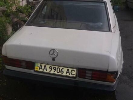 Мерседес 190 1986 у Києві на Automoto.ua Білий Мерседес 190, об'ємом двигуна 2 л та пробігом 250 тис. км за 650 $, фото 1 на Automoto.ua