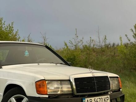 Мерседес 190 1986 у Житомирі на Automoto.ua Білий Мерседес 190, об'ємом двигуна 2 л та пробігом 3 тис. км за 1750 $, фото 1 на Automoto.ua