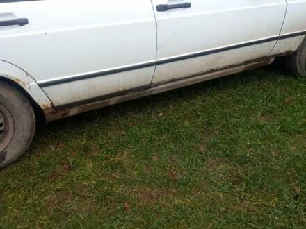 Белый Мерседес 190, объемом двигателя 2 л и пробегом 487 тыс. км за 1299 $, фото 1 на Automoto.ua