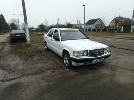 Білий Мерседес 190, об'ємом двигуна 2 л та пробігом 320 тис. км за 2250 $, фото 1 на Automoto.ua
